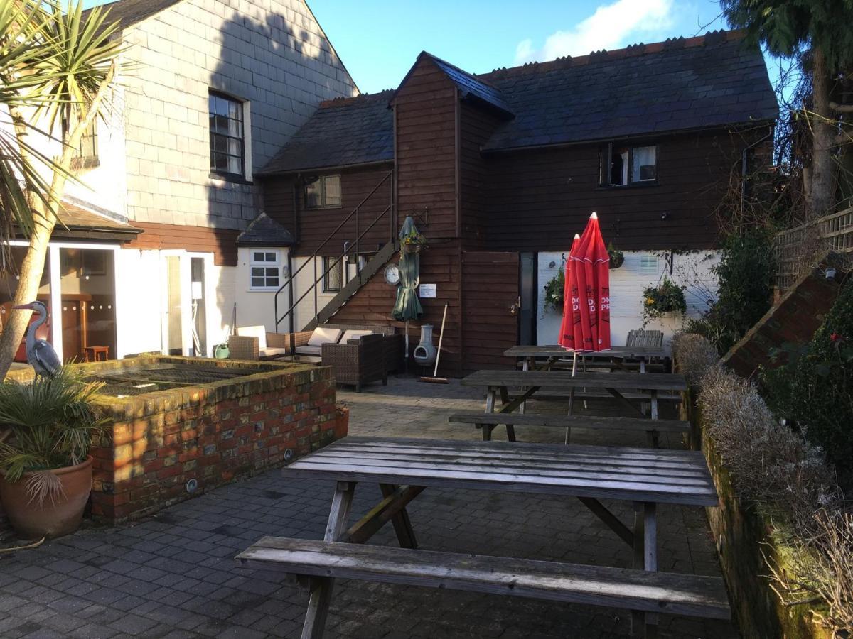 The White Hart Pub And Rooms Cranleigh Exterior photo