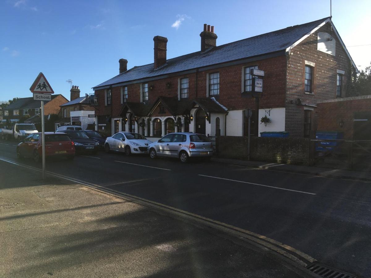 The White Hart Pub And Rooms Cranleigh Exterior photo