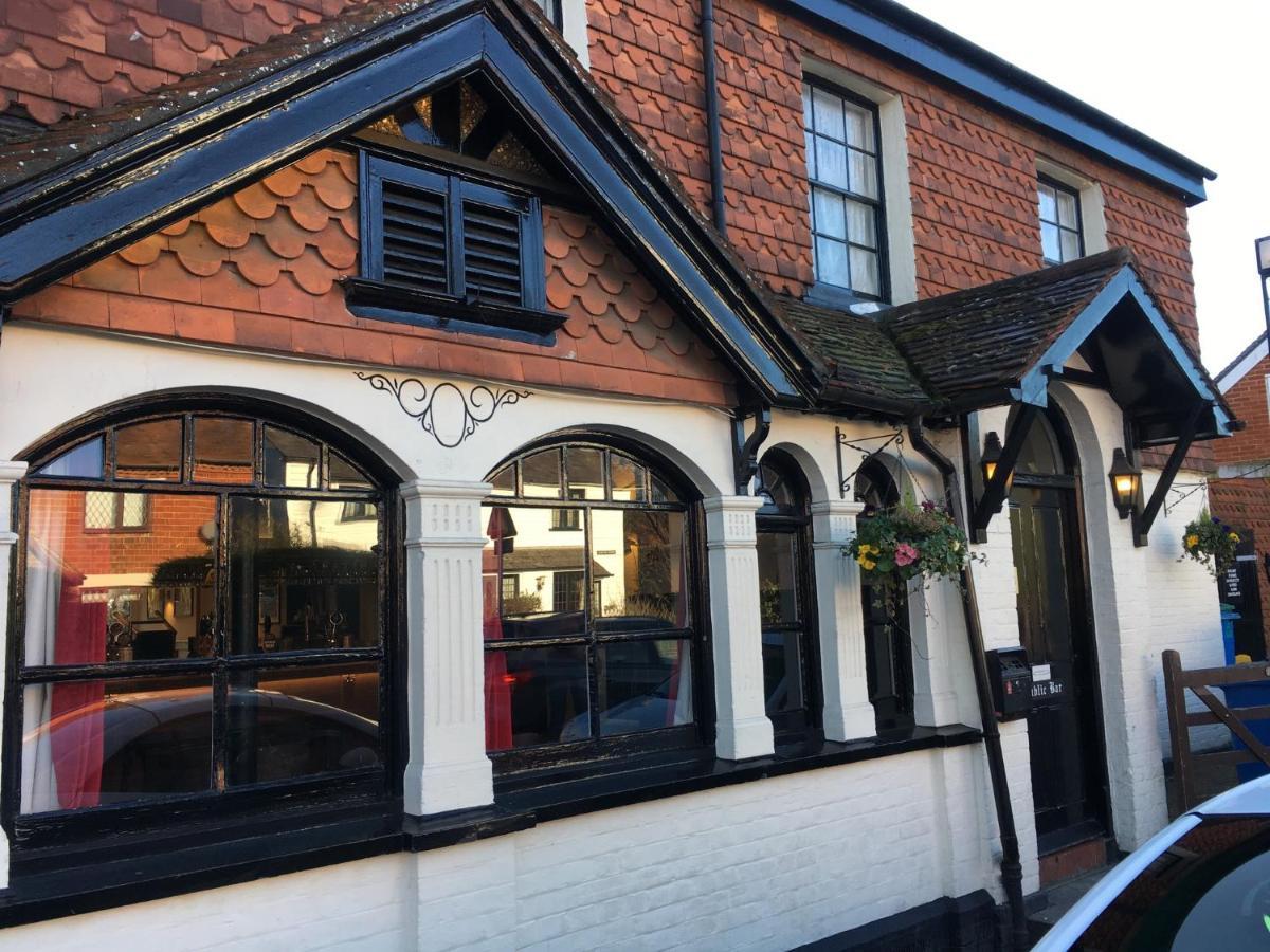 The White Hart Pub And Rooms Cranleigh Exterior photo