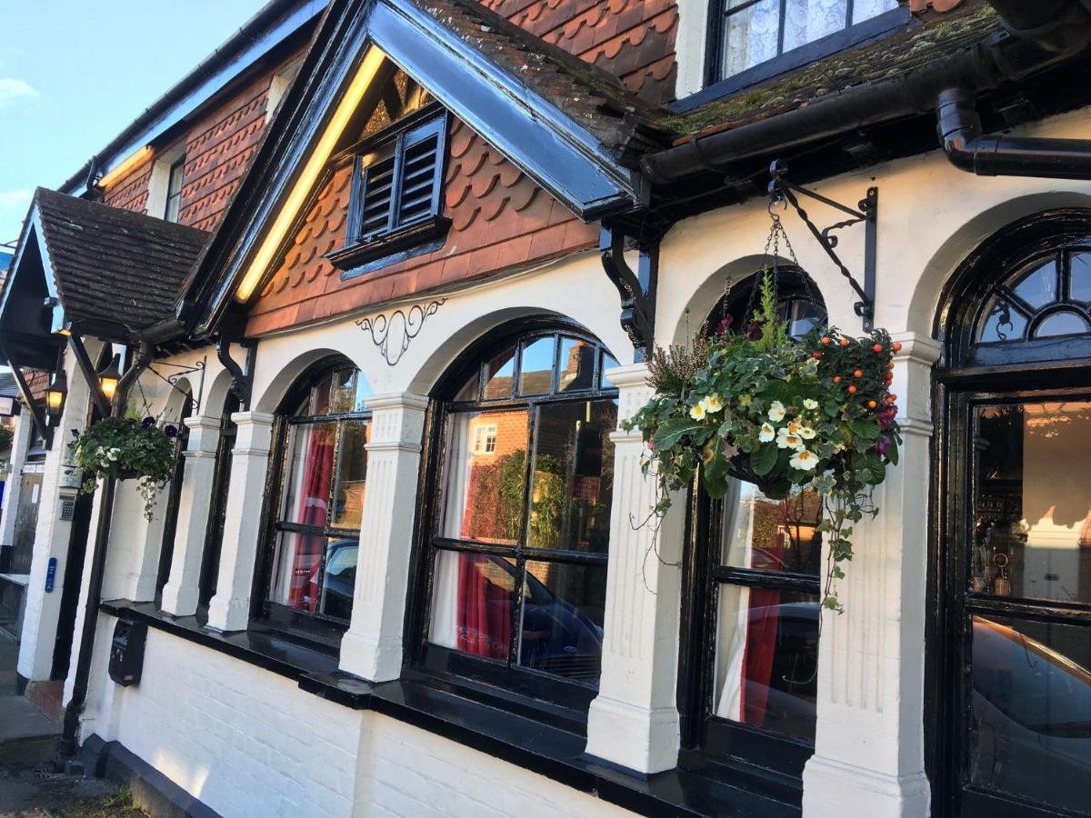 The White Hart Pub And Rooms Cranleigh Exterior photo