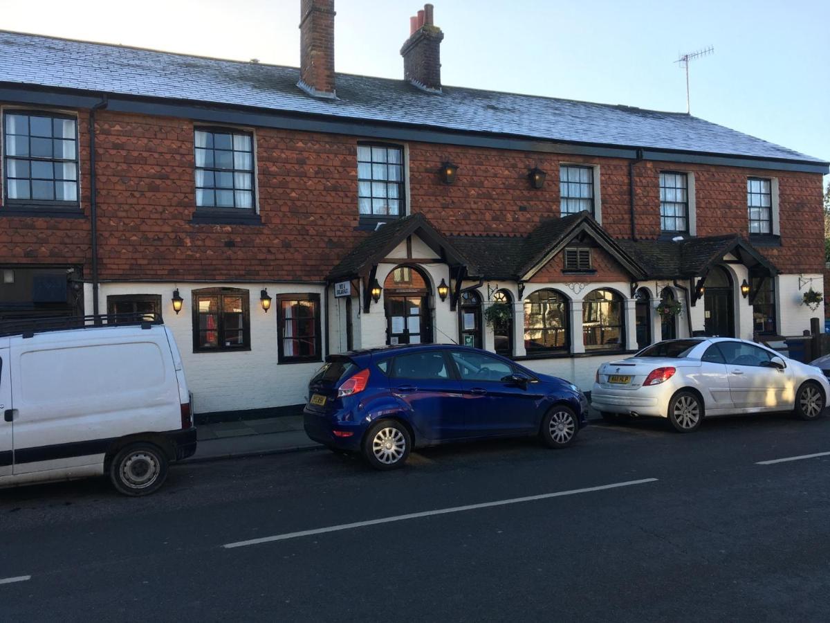 The White Hart Pub And Rooms Cranleigh Exterior photo